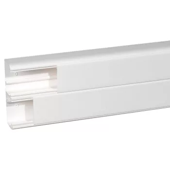   LEGRAND-010427 Univerzális DLP kábelcsatorna, 150 x 50 mm, 2 x 65 mm-es hajlékony fedéllel, válaszfallal, 2 m, fehér