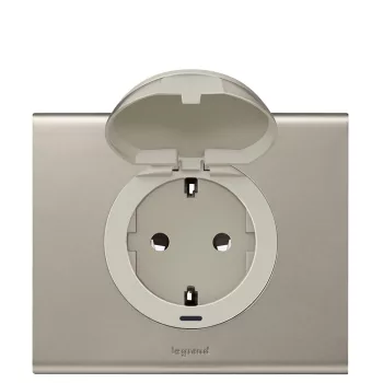   LEGRAND-068440 Céliane 2P+F csatlakozóaljzat burkolat, csapófedeles, titán