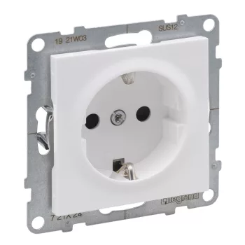   LEGRAND-721124 Suno 2P+F csatlakozóaljzat biztonsági zsaluval (csavaros), fehér