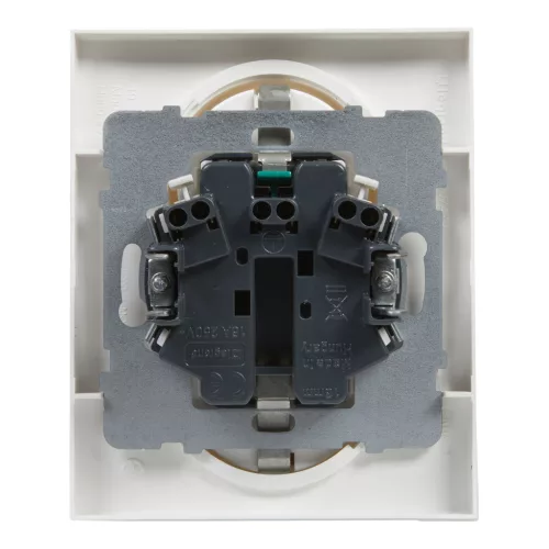 LEGRAND-721126 Suno 2x2P+F csatlakozóaljzat kerettel (rugós), biztonsági zsaluval, komplett, fehér