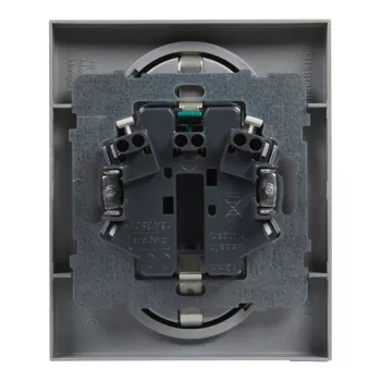   LEGRAND-721326 Suno 2x2P+F csatlakozóaljzat kerettel (rugós), biztonsági zsaluval, komplett, alumínium