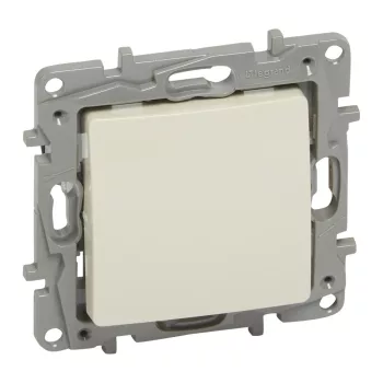   LEGRAND-764622 Niloé váltóérintkezős nyomó jelzőfénnyel, bézs