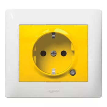   LEGRAND Galea Life 2P+F aljzat biztonsági zsaluval, irányfénnyel, sárga
