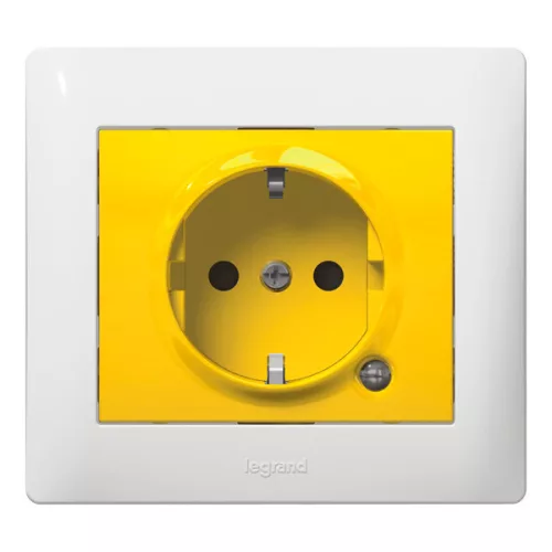 LEGRAND Galea Life 2P+F aljzat biztonsági zsaluval, irányfénnyel, sárga