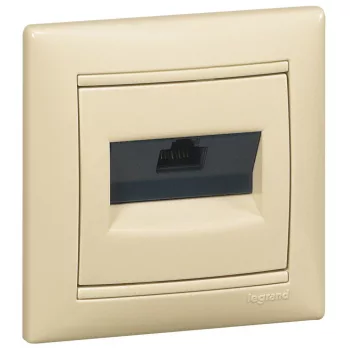  LEGRAND-774146 Valena 1xRJ45 LCS2 Cat6 UTP aljzat, körömmel elefántcsont