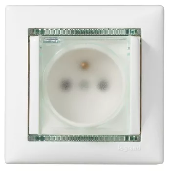   LEGRAND-774220 Valena IP44 2P+F csatlakozóaljzat csapófedéllel, fehér