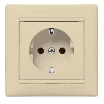 LEGRAND-774320 Valena 2P+F csatlakozóaljzat elefántcsont