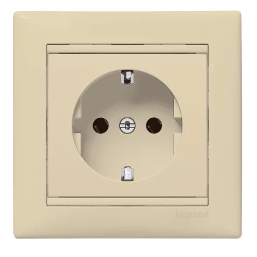 LEGRAND-774322 Valena 2P+F csatlakozóaljzat csapófedéllel, elefántcsont