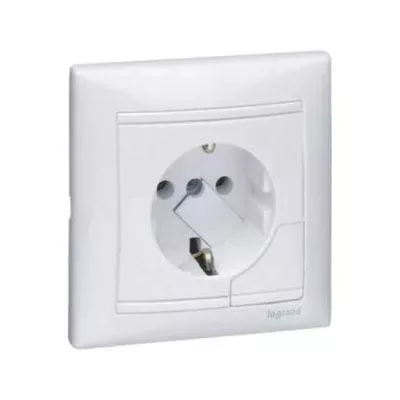 LEGRAND-774394 Valena 2P+F csatlakozóaljzat kiemelővel fehér
