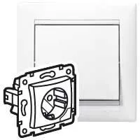 LEGRAND-774394 Valena 2P+F csatlakozóaljzat kiemelővel fehér