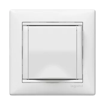   LEGRAND-774422 Valena 2P+F csatlakozóaljzat csapófedéllel, fehér