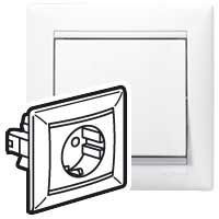 LEGRAND-774423 Valena 2P+F csatlakozóaljzat monoblokk, fehér