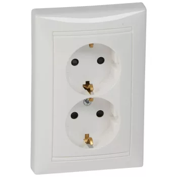   LEGRAND-774427 Valena 2x2P+F csatlakozóaljzat biztonsági zsaluval, fehér