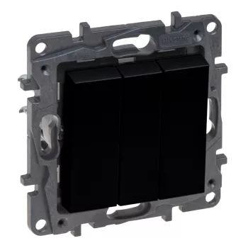   LEGRAND-863503 Niloé Step hármas egypólusú kapcsoló, 10AX, fekete