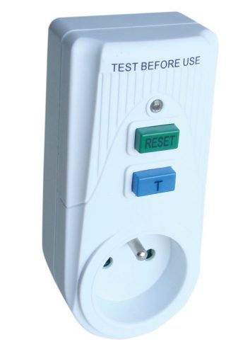 TRACON TFGA-1F - Áram-védőkapcsolós adapter, csapos védőérintkezővel 16A, 30mA, 6kA, IP40, A / AC, E2