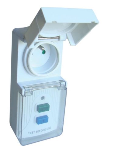 TRACON TFGA-4F - Áram-védőkapcsolós adapter, csapos védőérintkezővel 16A, 30mA, 6kA, IP44, A / AC, E2