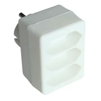   TRACON TNF3 - Többférőhelyes csapos átalakító csatlakozó 250VAC, max.2,5A, 3xFrench