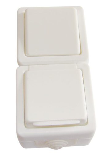 TRACON TR-PHF08V - Falon kívüli váltókapcsoló+csatlakozóaljzat, függől., csapos 16A/250VAC, IP54, (106)